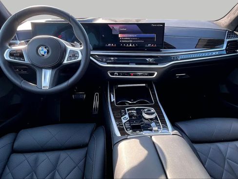 Used 2025 BMW X7 xDrive40i w/ M Sport Package AWD/4WD image 15
