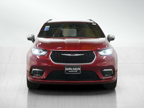 Used 2025 Chrysler Pacifica Pinnacle w/ Trailer Tow Group image 8