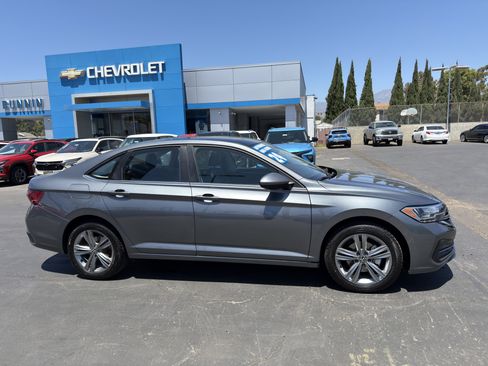 Used 2024 Volkswagen Jetta SE FWD image 9