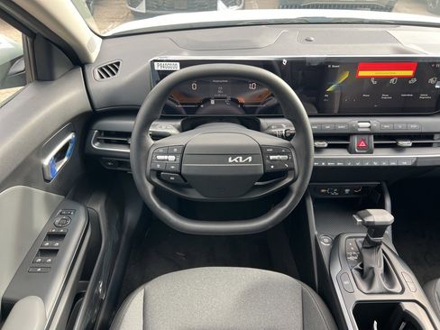 New 2025 Kia K4 LXS image 10