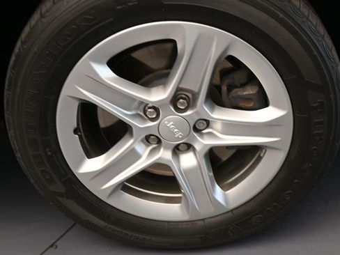 Used 2023 Jeep Compass Latitude AWD/4WD image 41