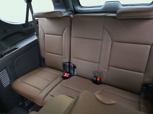 New 2026 Chevrolet Suburban High Country AWD/4WD image 15