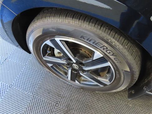 Used 2025 Nissan Sentra SV w/ All-Weather Package FWD image 6