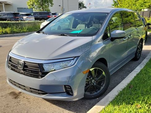 Used 2024 Honda Odyssey Elite image 2