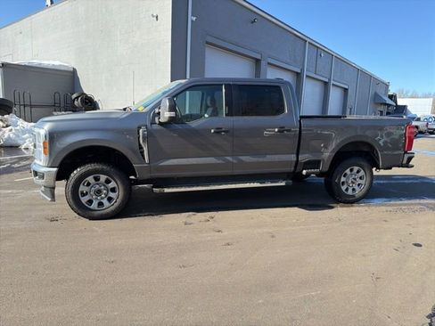 Used 2023 Ford F250 XLT image 4