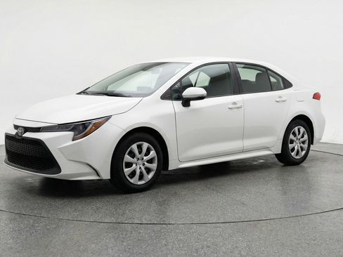 Used 2025 Toyota Corolla LE image 3