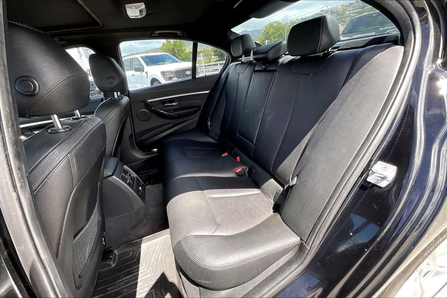 Used 2017 BMW 330i xDrive Sedan AWD/4WD image 29