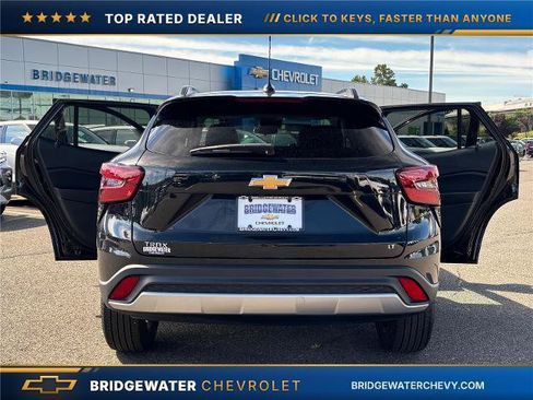 Used 2024 Chevrolet Trax LT w/ Driver Confidence Package FWD image 8