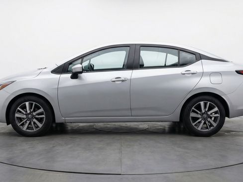 Used 2025 Nissan Versa SV FWD image 5