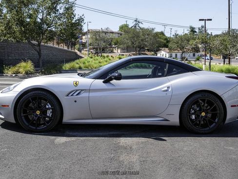 Used 2012 Ferrari California RWD image 15