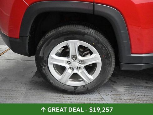 Used 2024 Jeep Compass Latitude image 18