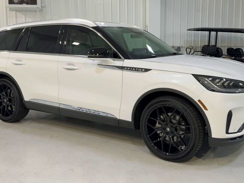New 2026 Lincoln Aviator 2WD image 3