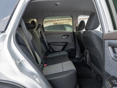 Used 2023 Nissan Rogue SV image 34