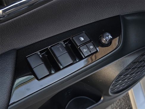 Used 2022 Toyota Prius LE image 11