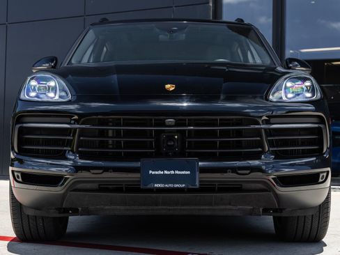 Certified 2023 Porsche Cayenne AWD/4WD image 8