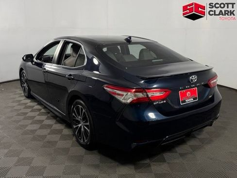 Used 2020 Toyota Camry SE w/ Convenience Package FWD image 5