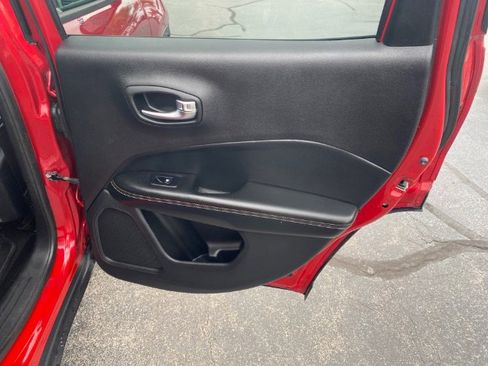 Used 2018 Jeep Compass Latitude w/ Cold Weather Group image 13