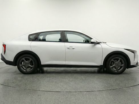 Used 2025 Kia K4 FWD image 11