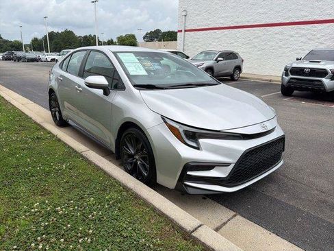 Certified 2024 Toyota Corolla SE FWD image 1