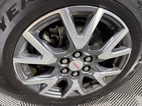 Used 2023 GMC Acadia SLT image 13