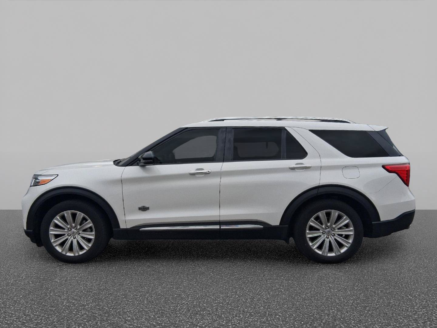 Used 2024 Ford Explorer King Ranch w/ Technology Package RWD image 8