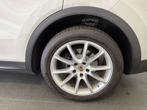 Certified 2023 Porsche Cayenne image 11