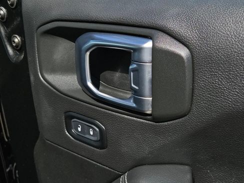 Used 2023 Jeep Wrangler Sahara image 33