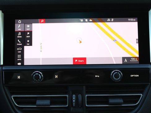 Certified 2022 Porsche Macan image 19