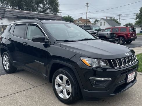 Used 2018 Jeep Compass Latitude w/ Cold Weather Group AWD/4WD image 2