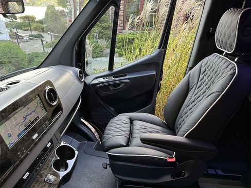Used 2024 Mercedes-Benz Sprinter 3500 image 18