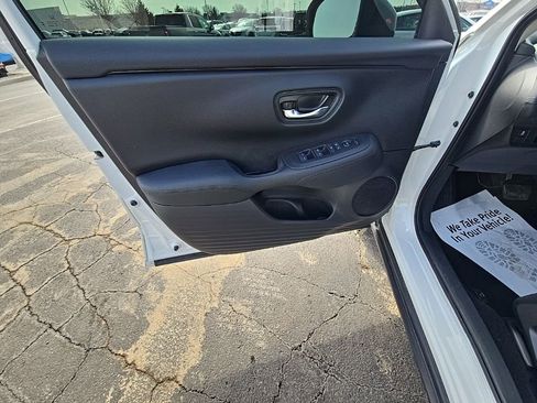 Used 2025 Honda HR-V LX image 10