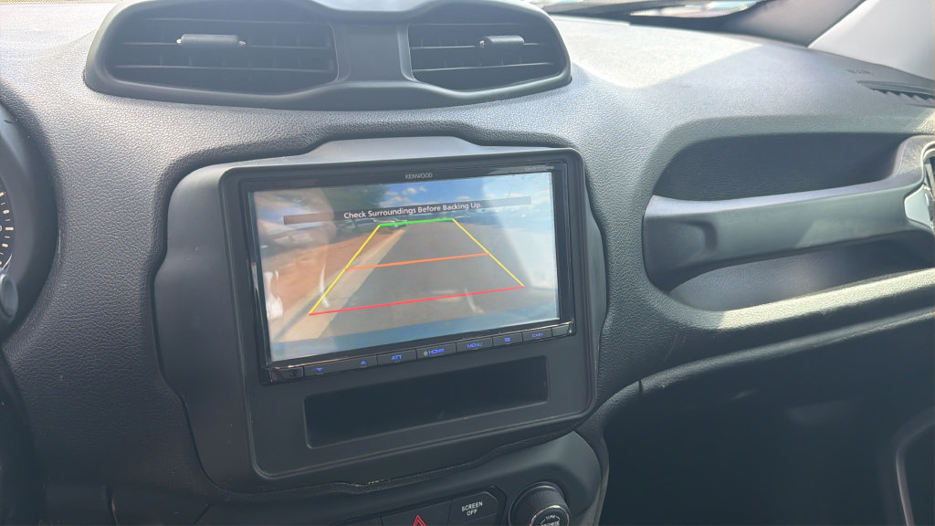 Used 2018 Jeep Renegade Latitude w/ UConnect 8.4 Nav Group FWD image 20