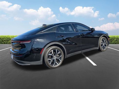 Used 2023 Toyota Crown Limited image 4