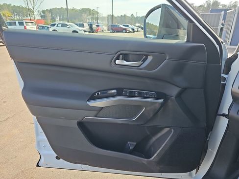 New 2026 Nissan Pathfinder Platinum FWD image 31