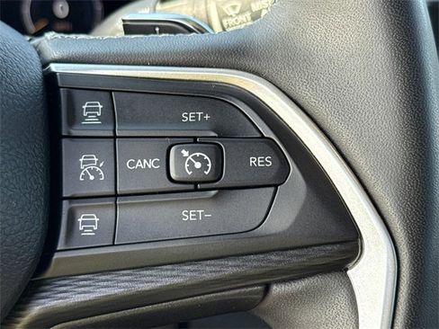 Used 2023 Jeep Grand Cherokee Altitude image 27