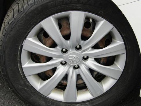 Used 2013 Toyota Corolla LE image 7