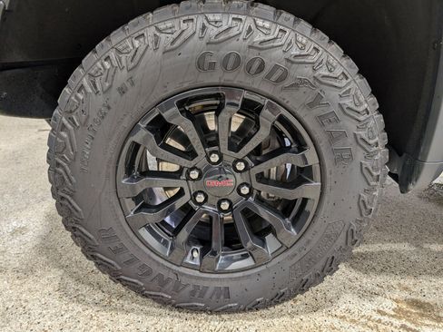 Used 2023 GMC Sierra 1500 AT4X image 12