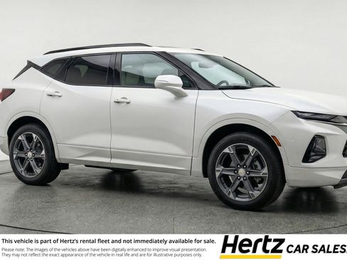 Used 2025 Chevrolet Blazer LT image 1