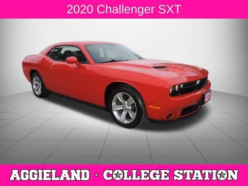 Used 2020 Dodge Challenger SXT image 1