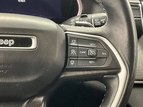 Used 2022 Jeep Grand Cherokee L Limited AWD/4WD image 19
