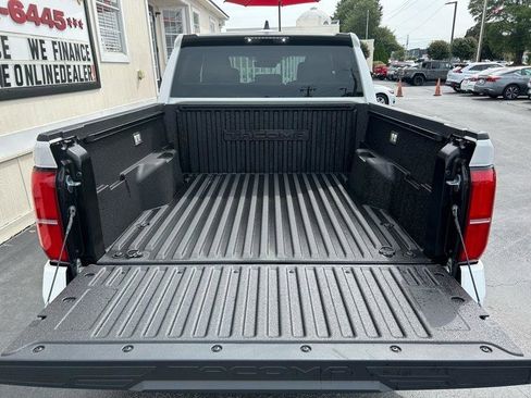 Used 2025 Toyota Tacoma SR5 AWD/4WD image 28