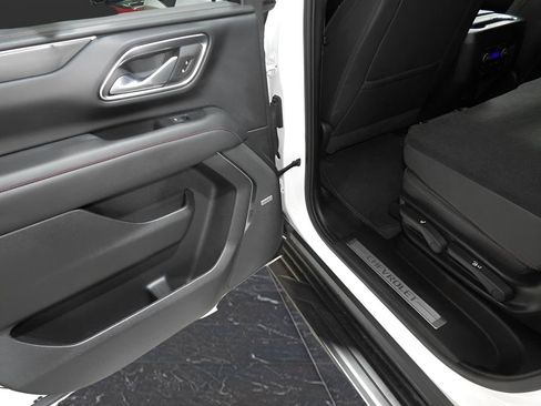 Used 2024 Chevrolet Suburban RST w/ Luxury Package image 35