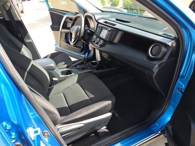 Used 2017 Toyota RAV4 LE w/ Carpet Mat Package FWD image 27