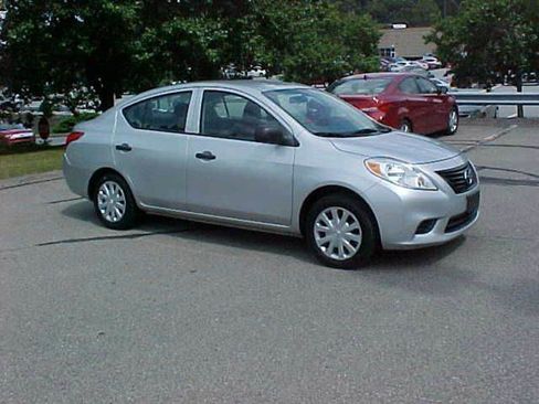 Used 2012 Nissan Versa S w/ Cruise Control Pkg image 13
