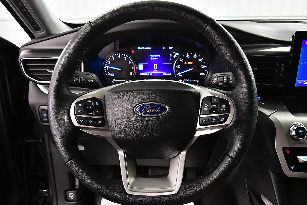 Used 2024 Ford Explorer XLT w/ Equipment Group 202A AWD/4WD image 19