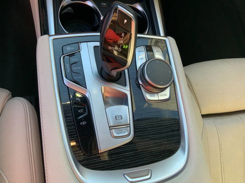 Used 2022 BMW 740i w/ M Sport Package RWD image 40