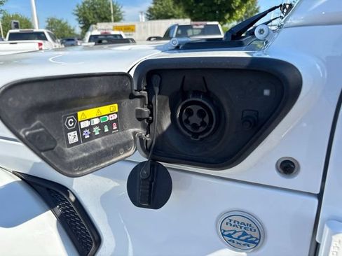 Used 2023 Jeep Wrangler Unlimited Sahara w/ Cold Weather Group AWD/4WD image 35