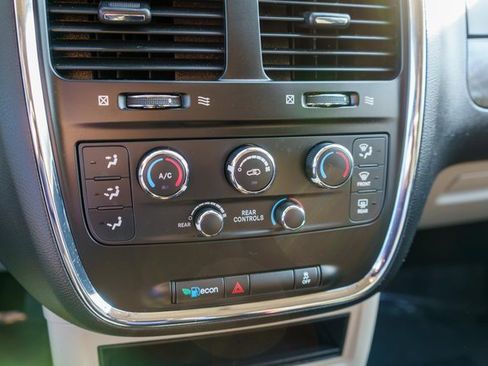 Used 2019 Dodge Grand Caravan SE image 29