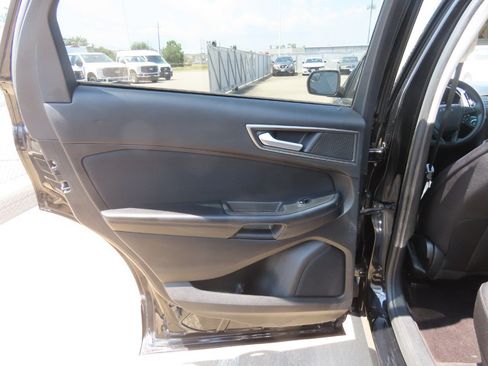 Used 2017 Ford Edge SE FWD image 19