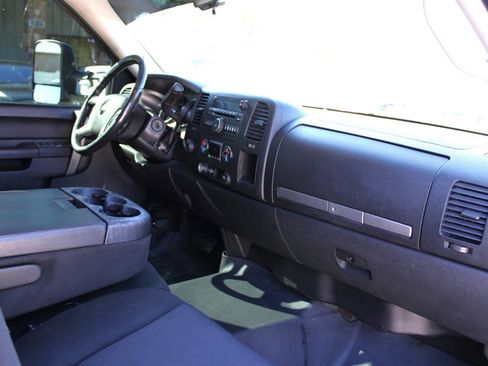 Used 2011 Chevrolet Silverado 2500 LT w/ Interior Plus Package image 17